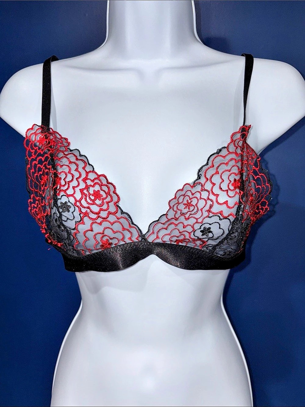 Black & Red Lace Bralette – Fits Small/Medium - Picture 3 of 10